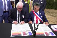Oliver-von-Guerard-Unterzeichnung-der-Charta-2025-07-14-15-19-15-Uhr-3