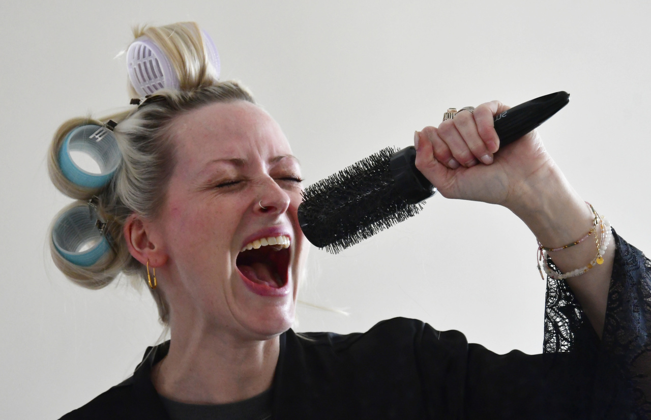 bathroom singer